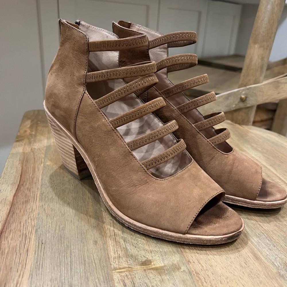 Eileen Fisher James Strappy Tan Heeled Sandals